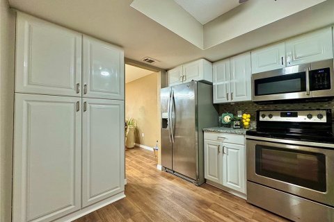 Condo in Pinellas Park, Florida, 2 bedrooms  № 1745313 - photo 10