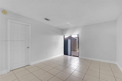 Copropriété à louer à Sweetwater, Floride: 2 chambres, 87.61 m2 № 1845861 - photo 5