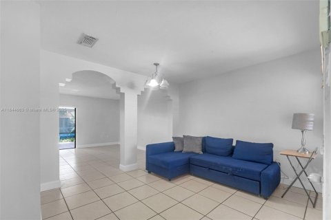 Copropriété à louer à Sweetwater, Floride: 2 chambres, 87.61 m2 № 1845861 - photo 2