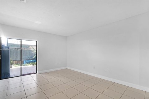 Copropriété à louer à Sweetwater, Floride: 2 chambres, 87.61 m2 № 1845861 - photo 4