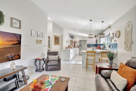 House in Pembroke Pines, Florida 3 bedrooms, 154.5 sq.m. № 1729026 - photo 25