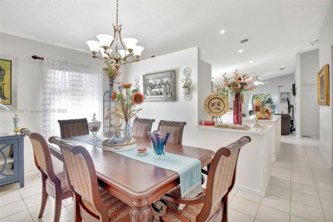 House in Pembroke Pines, Florida 3 bedrooms, 154.5 sq.m. № 1729026 - photo 5