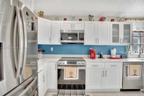 House in Pembroke Pines, Florida 3 bedrooms, 154.5 sq.m. № 1729026 - photo 10