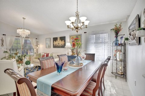 House in Pembroke Pines, Florida 3 bedrooms, 154.5 sq.m. № 1729026 - photo 4