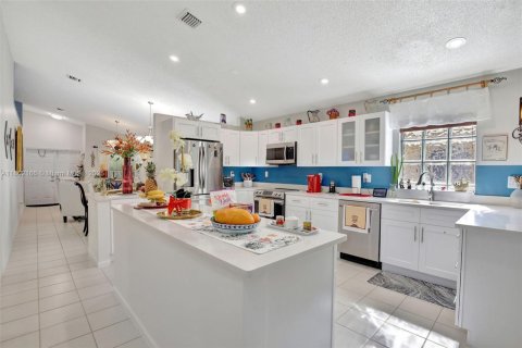 House in Pembroke Pines, Florida 3 bedrooms, 154.5 sq.m. № 1729026 - photo 29