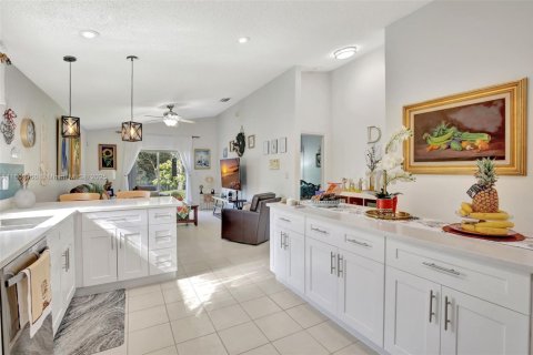 House in Pembroke Pines, Florida 3 bedrooms, 154.5 sq.m. № 1729026 - photo 9