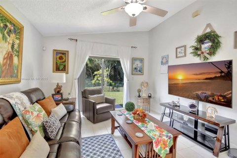 House in Pembroke Pines, Florida 3 bedrooms, 154.5 sq.m. № 1729026 - photo 27