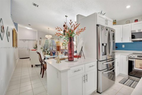 House in Pembroke Pines, Florida 3 bedrooms, 154.5 sq.m. № 1729026 - photo 12