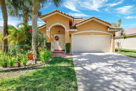 House in Pembroke Pines, Florida 3 bedrooms, 154.5 sq.m. № 1729026 - photo 1