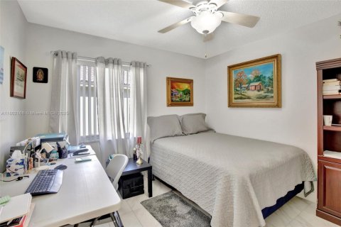 House in Pembroke Pines, Florida 3 bedrooms, 154.5 sq.m. № 1729026 - photo 15