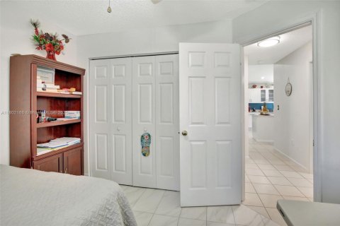 House in Pembroke Pines, Florida 3 bedrooms, 154.5 sq.m. № 1729026 - photo 14