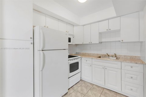 Villa ou maison à vendre à Oakland Park, Floride: 2 chambres, 81.75 m2 № 1926046 - photo 4