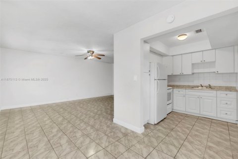 Villa ou maison à vendre à Oakland Park, Floride: 2 chambres, 81.75 m2 № 1926046 - photo 12
