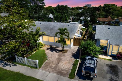 Villa ou maison à vendre à Oakland Park, Floride: 2 chambres, 81.75 m2 № 1926046 - photo 1
