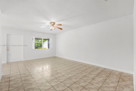Villa ou maison à vendre à Oakland Park, Floride: 2 chambres, 81.75 m2 № 1926046 - photo 10