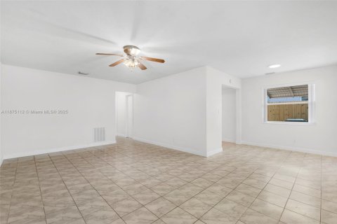 Villa ou maison à vendre à Oakland Park, Floride: 2 chambres, 81.75 m2 № 1926046 - photo 11