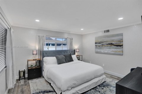 Casa en venta en Deerfield Beach, Florida, 6 dormitorios, 323.95 m2 № 2011492 - foto 8