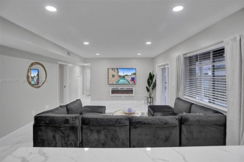 Casa en venta en Deerfield Beach, Florida, 6 dormitorios, 323.95 m2 № 2011492 - foto 25