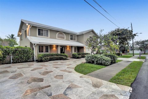 Casa en venta en Deerfield Beach, Florida, 6 dormitorios, 323.95 m2 № 2011492 - foto 3