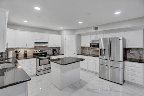 Casa en venta en Deerfield Beach, Florida, 6 dormitorios, 323.95 m2 № 2011492 - foto 22