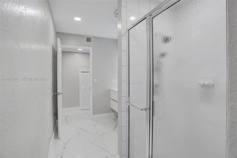 Casa en venta en Deerfield Beach, Florida, 6 dormitorios, 323.95 m2 № 2011492 - foto 30