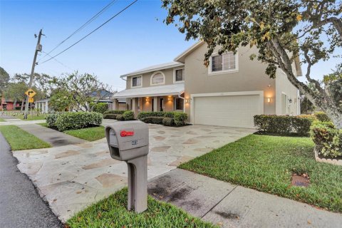 Casa en Deerfield Beach, Florida 6 dormitorios, 323.95 m2 № 2011492