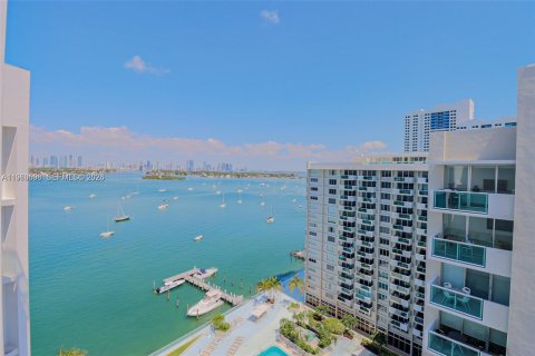 Condominio en Miami Beach, Florida, 1 dormitorio  № 2029966