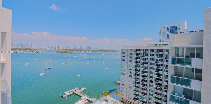 Condominio en Miami Beach, Florida, 1 dormitorio  № 2029966