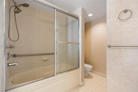 Купить кондоминиум в Авентура, Флорида 3 спальни, 190.91м2, № 2054660 - фото 24