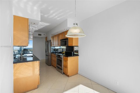Купить кондоминиум в Авентура, Флорида 3 спальни, 190.91м2, № 2054660 - фото 11