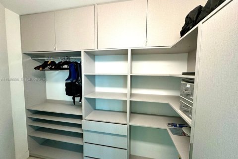 Condominio en alquiler en Miami Beach, Florida, 3 dormitorios, 217.39 m2 № 2010349 - foto 20