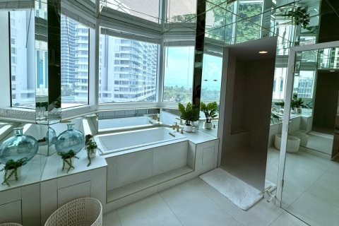 Condominio en alquiler en Miami Beach, Florida, 3 dormitorios, 217.39 m2 № 2010349 - foto 17