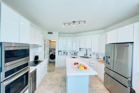 Condominio en alquiler en Miami Beach, Florida, 3 dormitorios, 217.39 m2 № 2010349 - foto 12