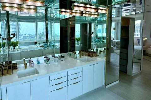 Condominio en alquiler en Miami Beach, Florida, 3 dormitorios, 217.39 m2 № 2010349 - foto 19