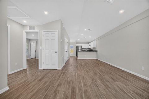 Commercial property in Port Charlotte, Florida 4 bedrooms, 195.47 sq.m. № 2386250 - photo 6