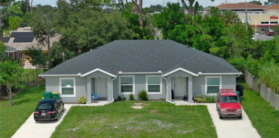 Commercial property in Port Charlotte, Florida 4 bedrooms, 195.47 sq.m. № 2386250