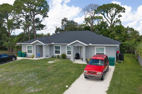 Commercial property in Port Charlotte, Florida 4 bedrooms, 195.47 sq.m. № 2386250 - photo 2