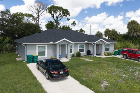 Commercial property in Port Charlotte, Florida 4 bedrooms, 195.47 sq.m. № 2386250 - photo 3