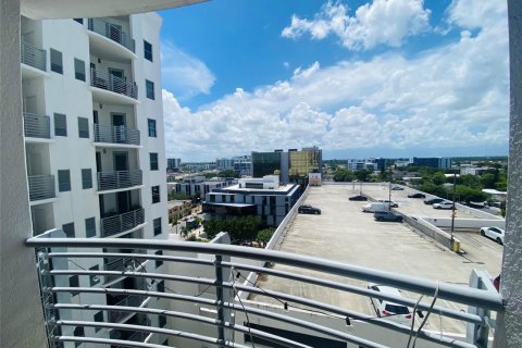 Condo in Hollywood, Florida, 2 bedrooms  № 2249726 - photo 17