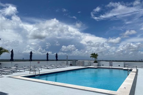 Condo in Hollywood, Florida, 2 bedrooms  № 2249726 - photo 2