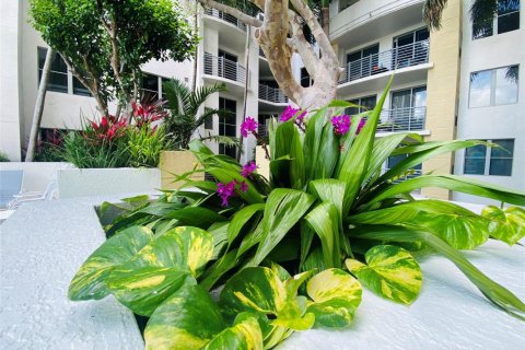 Condo in Hollywood, Florida, 2 bedrooms  № 2249726 - photo 25