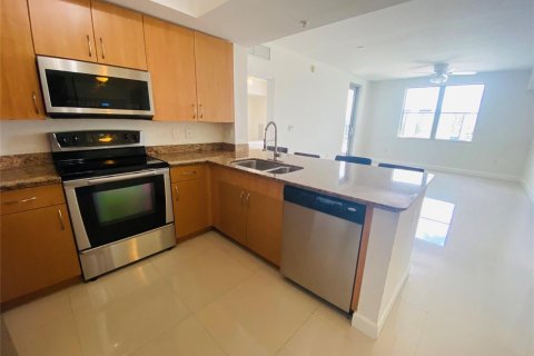 Condo in Hollywood, Florida, 2 bedrooms  № 2249726 - photo 9