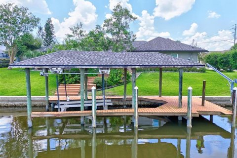 House in Palm Coast, Florida 4 bedrooms, 274.9 sq.m. № 1855771 - photo 11