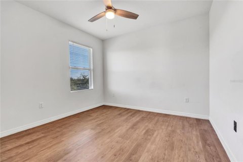 House in Davenport, Florida 5 bedrooms, 234.3 sq.m. № 2418978 - photo 23