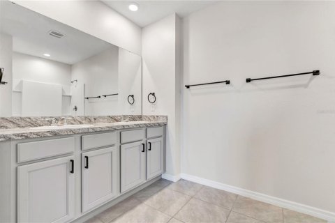 House in Davenport, Florida 5 bedrooms, 234.3 sq.m. № 2418978 - photo 14