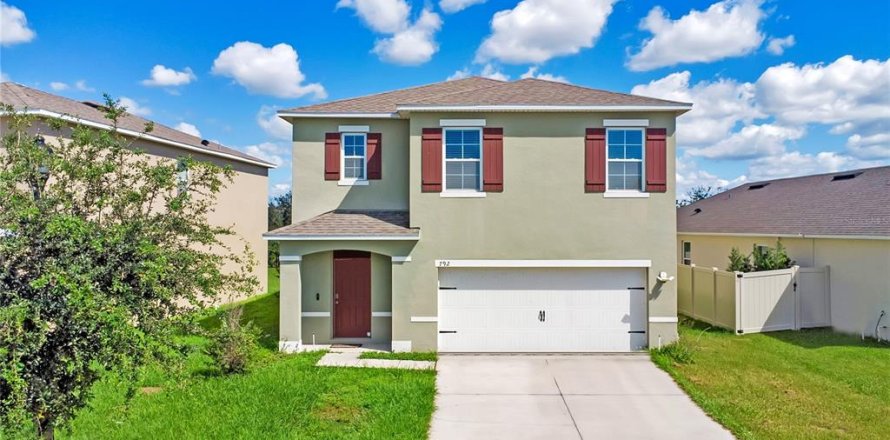 House in Davenport, Florida 5 bedrooms, 234.3 sq.m. № 2418978