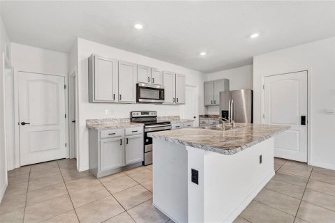 House in Davenport, Florida 5 bedrooms, 234.3 sq.m. № 2418978 - photo 6