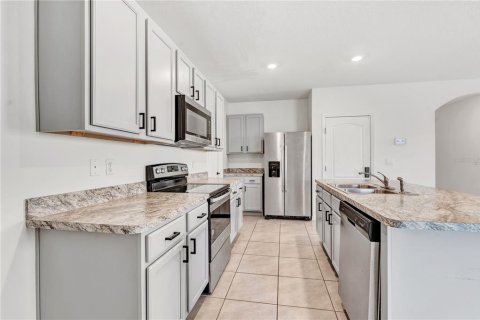 House in Davenport, Florida 5 bedrooms, 234.3 sq.m. № 2418978 - photo 5