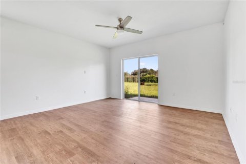 House in Davenport, Florida 5 bedrooms, 234.3 sq.m. № 2418978 - photo 9