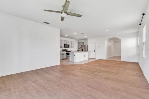 House in Davenport, Florida 5 bedrooms, 234.3 sq.m. № 2418978 - photo 7